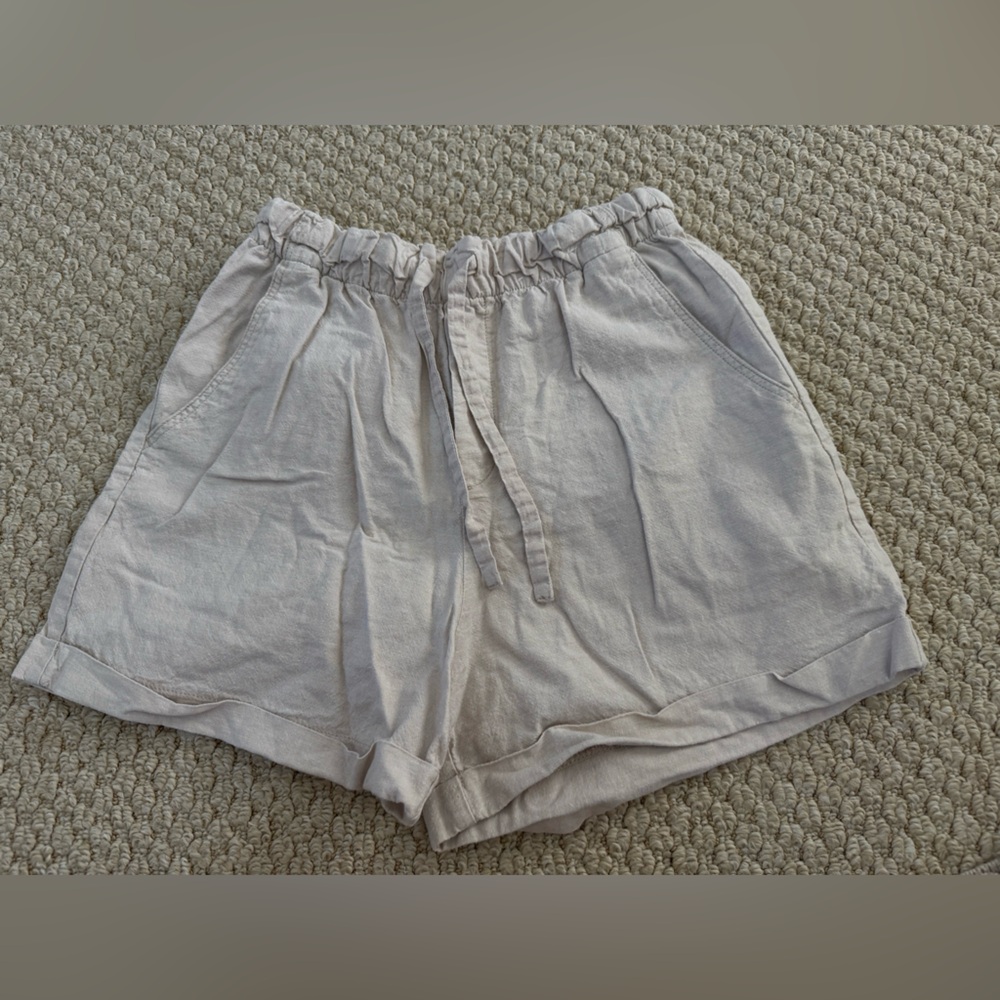 Uniqlo Women's Cream High Waist Shorts